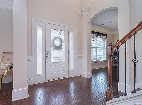 4th image of 208 Golden View Dr