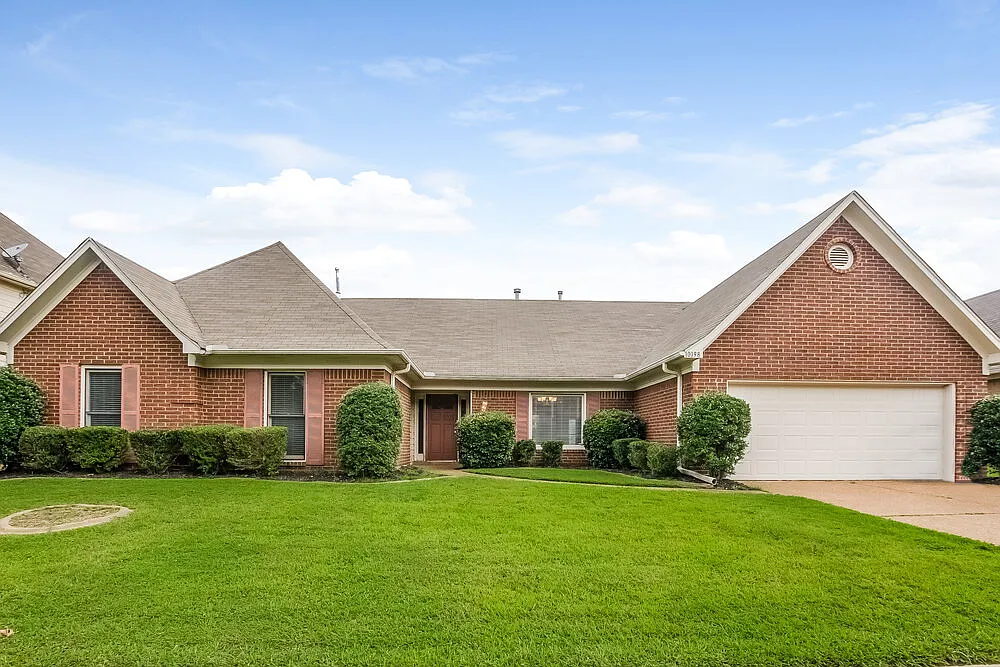 4 bed, 2.0 bath, 2657 sqft, $2,195 — Photo 1