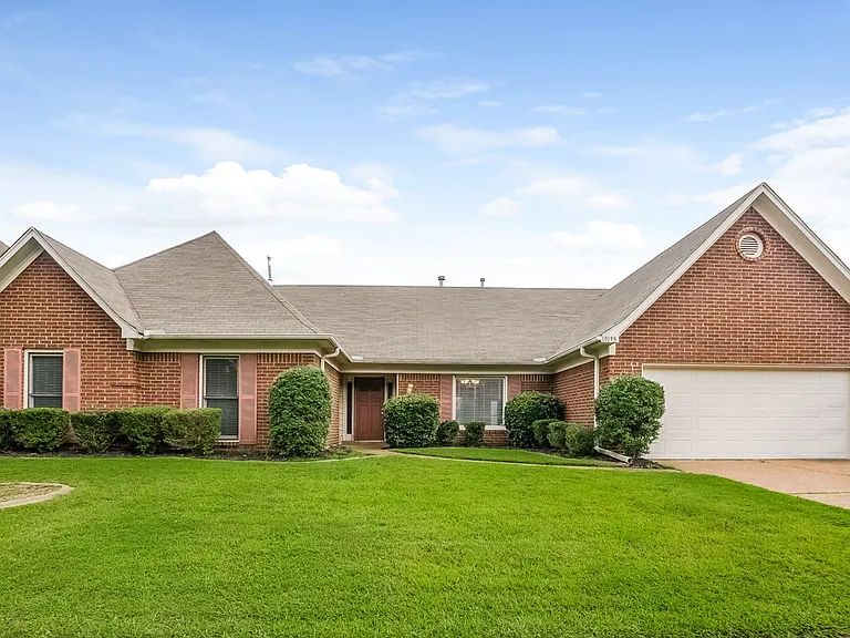 10198 Woodland Hills Dr — Photo 1