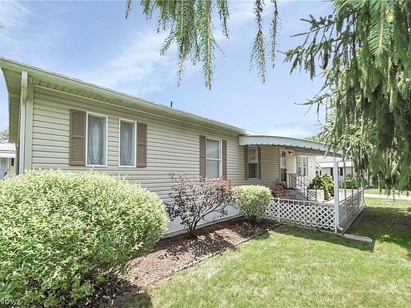 3rd image of 17 Oak Dr #17
