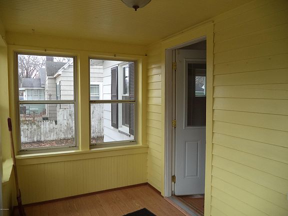 3rd image of 1242 E Forest Ave