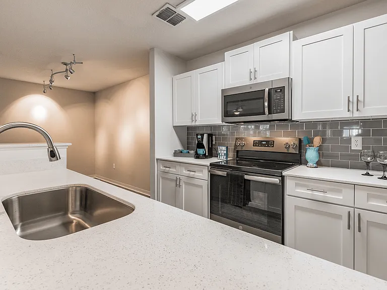 Enclave at Lake Underhill — Photo 9