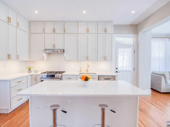 10 Huyler Ave, Tenafly, NJ 07670