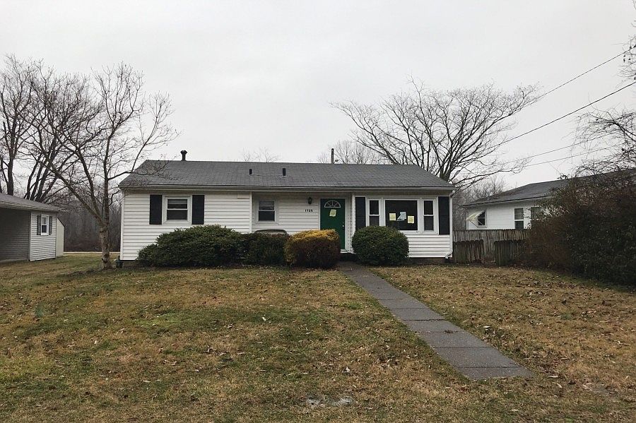 1st image of 1725 Oak St