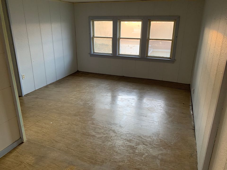 1st image of 1804 E Isaacs Ave