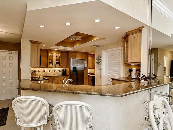 3rd image of 961 Collier Ct #Penthouse 5
