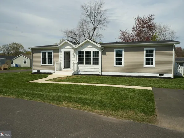 230 Wooded Dr, Doylestown, PA 18901