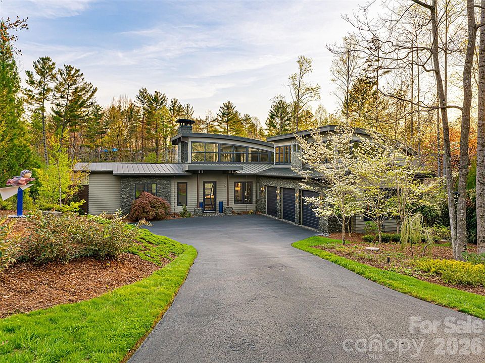 1st image of 32 Brookline Dr
