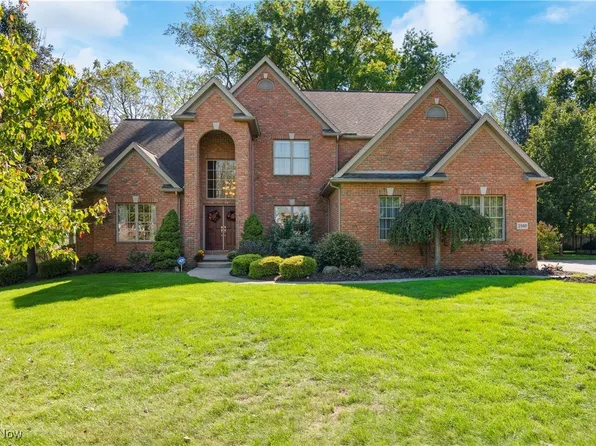 2560 Carrington St NW, North Canton, OH 44720