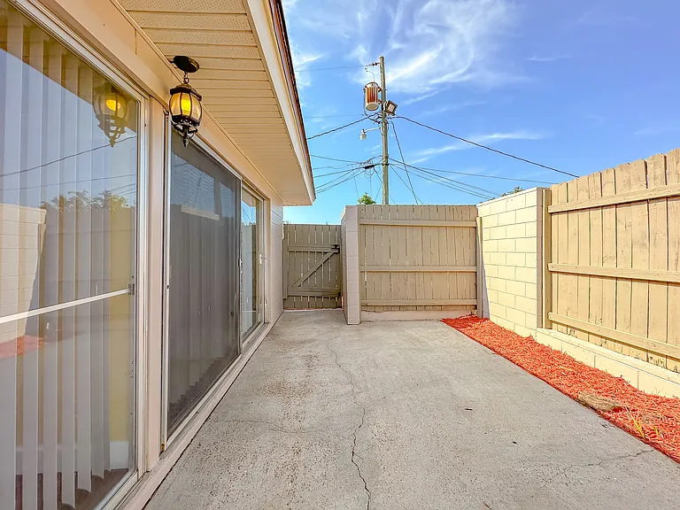 2241 W Pensacola St #27 — Photo 24