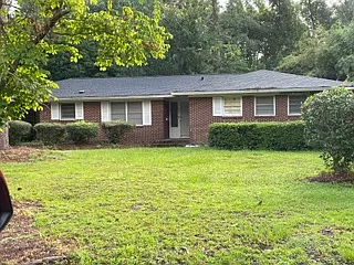 2105 Azalea Dr — Photo 1