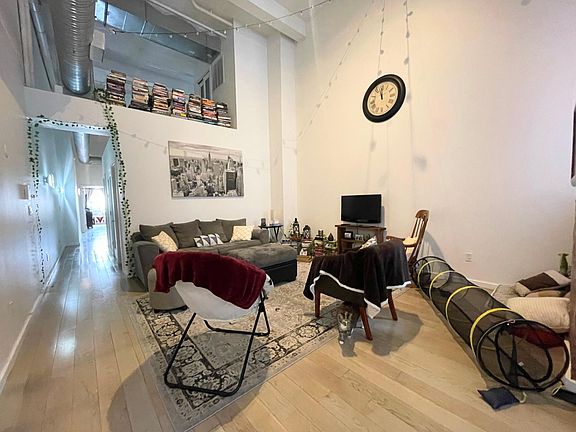 5th image of 728 Market St #204