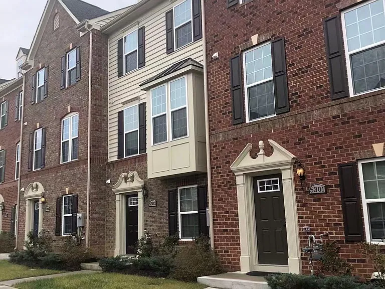 5303 Smiths Cove Ln — Photo 1