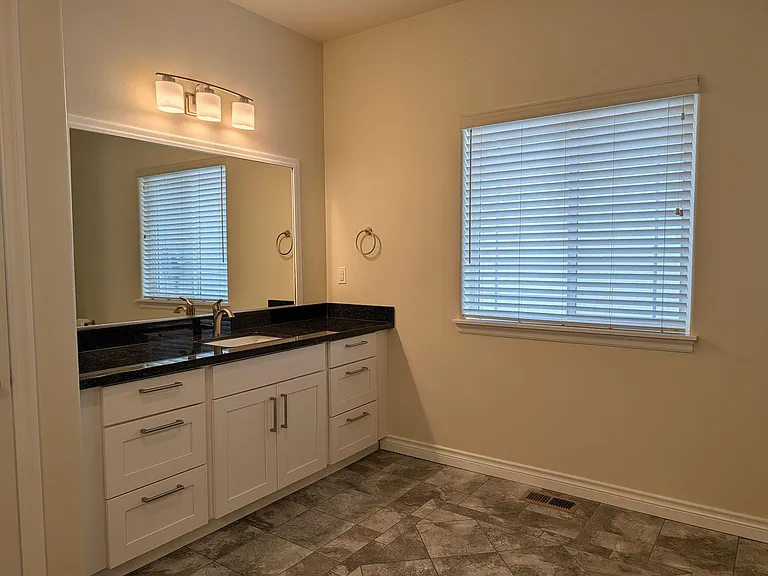 13837 Bay View Rd — Photo 16