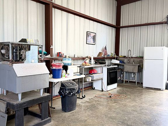 3rd image of 1613 Shadows Rd