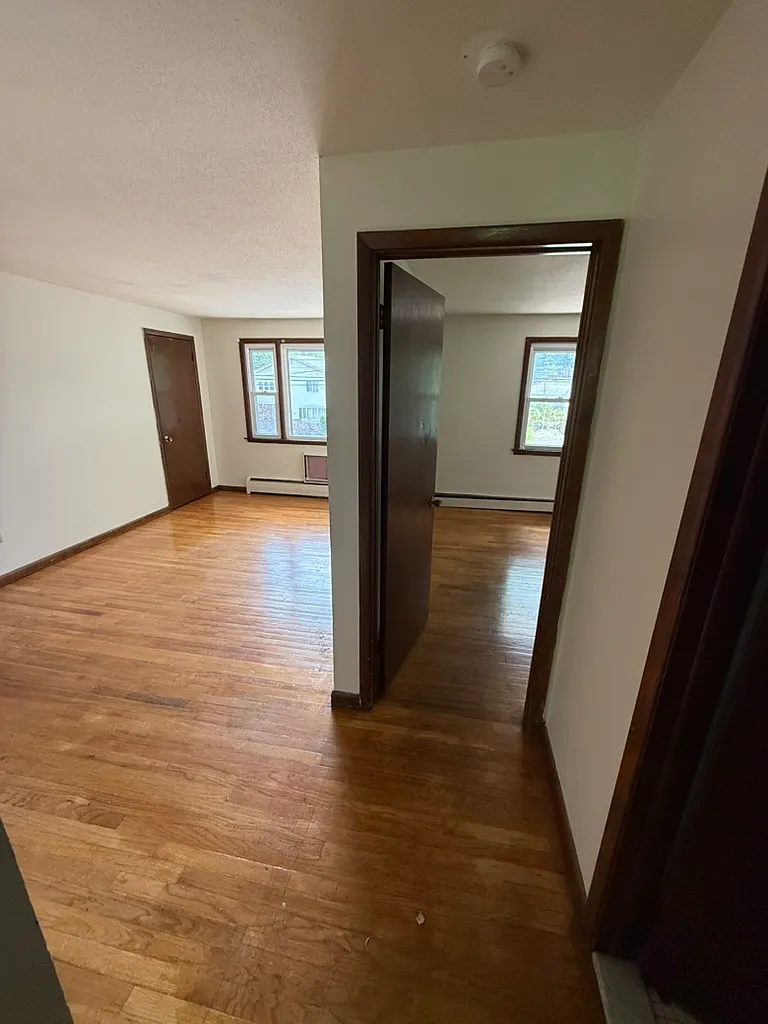 372 Park St — Photo 1