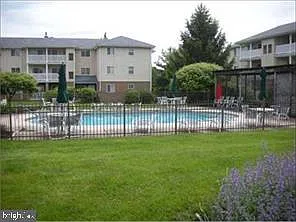 2 bed, 864 sqft, $2,200 — Photo 2