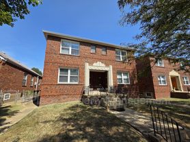 5247 Pernod Ave, Saint Louis, MO