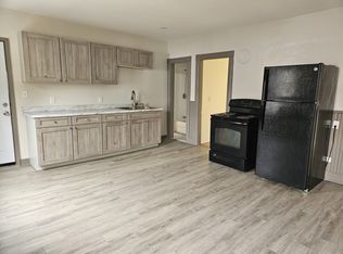 24 9th St APT 2, Auburn, ME 04210