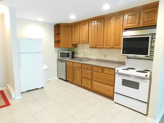 2nd image of 42C Constitution Dr