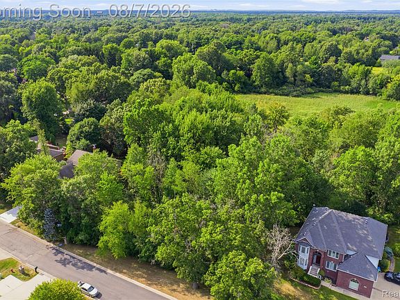 5th image of 8959 Clubwood Dr
