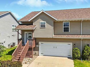 1555 Deerfield Dr, North Liberty, IA 52317
