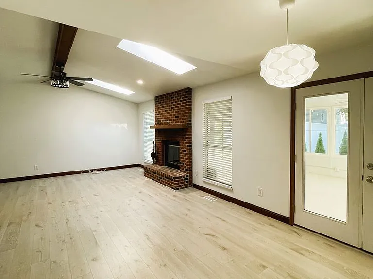 10437 Cable Ave — Photo 10