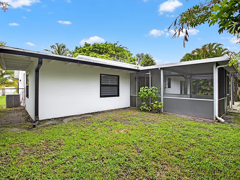 725 Heron Dr — Photo 34