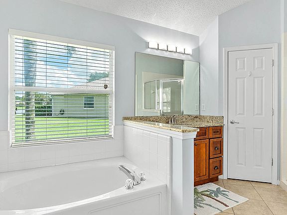 5th image of 1216 Wild Palm Ct