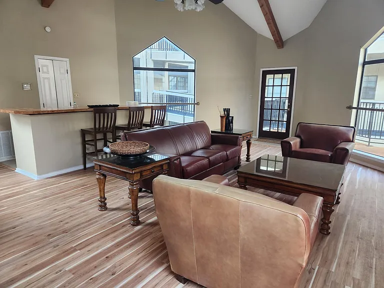 4800 W Lovers Ln #521 — Photo 4