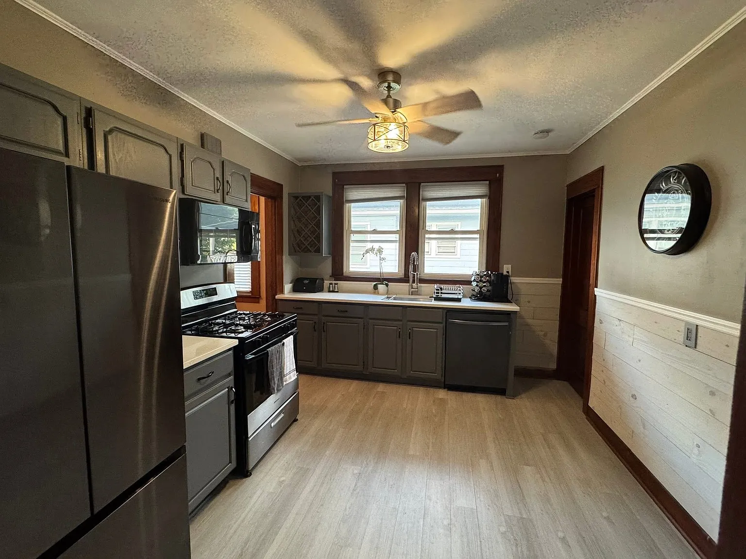 2 bed, 1300 sqft, $2,300 — Photo 3