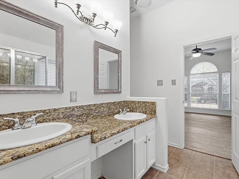 5625 Overland Dr — Photo 16
