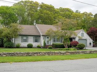 21 Lantern Ln, Acushnet, MA 02743