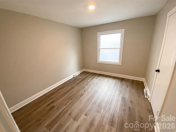 4th image of 2122 Kilborne Dr