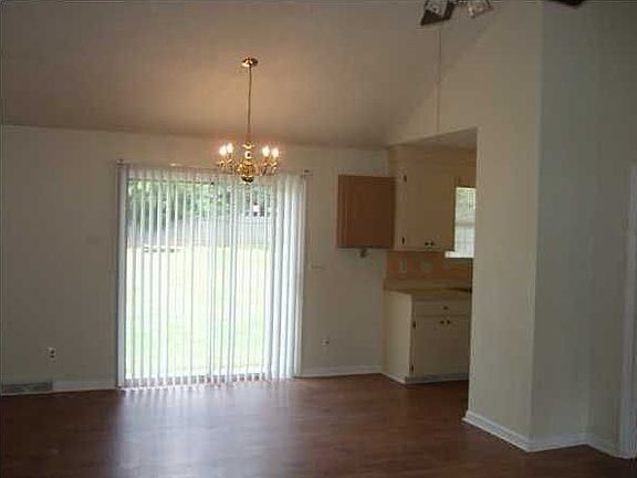 4th image of 613 Dolphin Dr