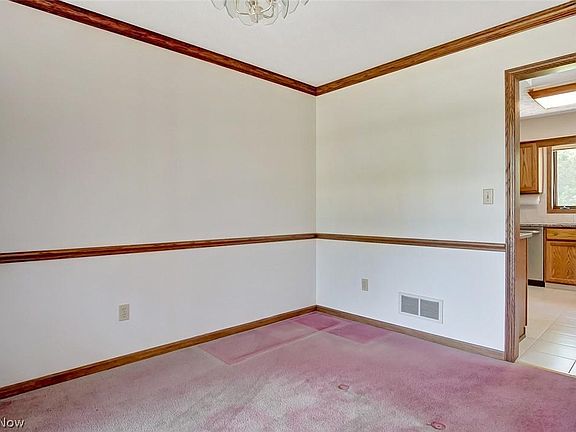 5th image of 4445 Bunker Ln