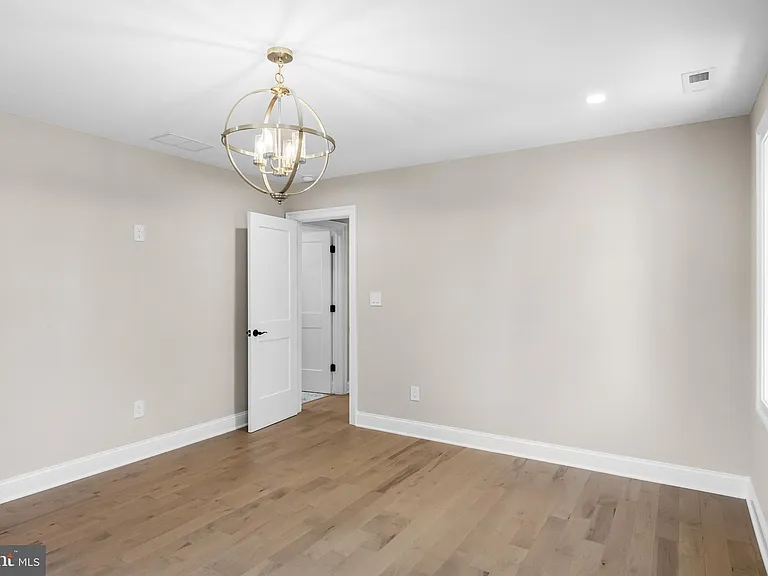 1833 W High St — Photo 21