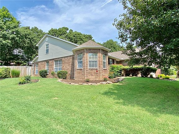 2nd image of 1735 Glenbrook Pl
