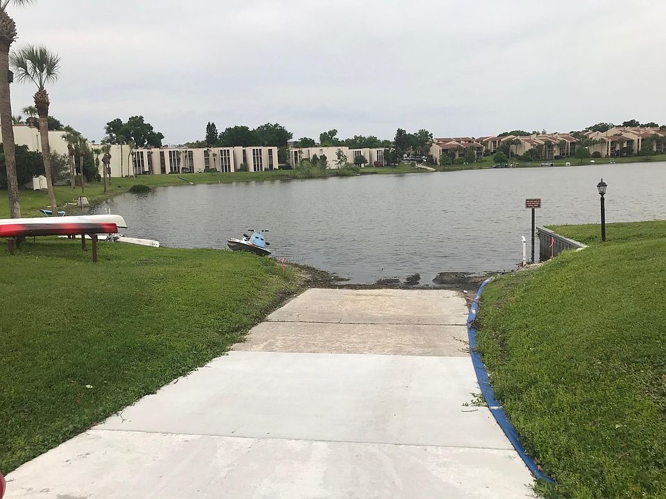 BOAT SLIP TO 5 FINGER LAKE - one of the largest lakes, can input free of charge, can also park boat for a fee