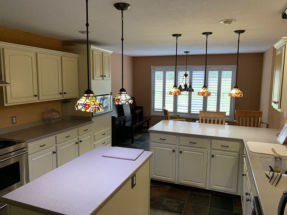 2nd image of 2590 River Hills Dr