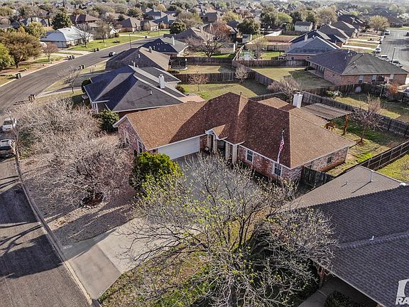 3rd image of 6029 Lyndhurst Dr