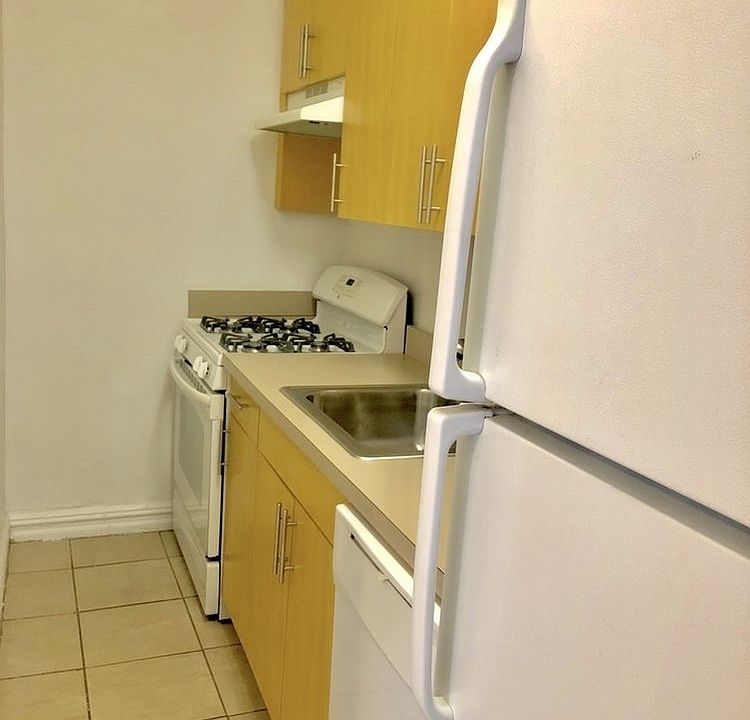 1st image of 3206 47th St APT 3A