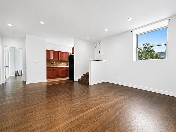 3rd image of 600 W 196th St APT 4