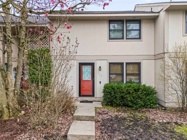 427 Lark Tree Cir, Bridgeville, PA 15017