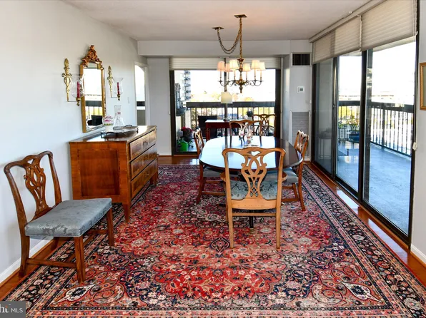 400 Madison St APT 1008, Alexandria, VA 22314