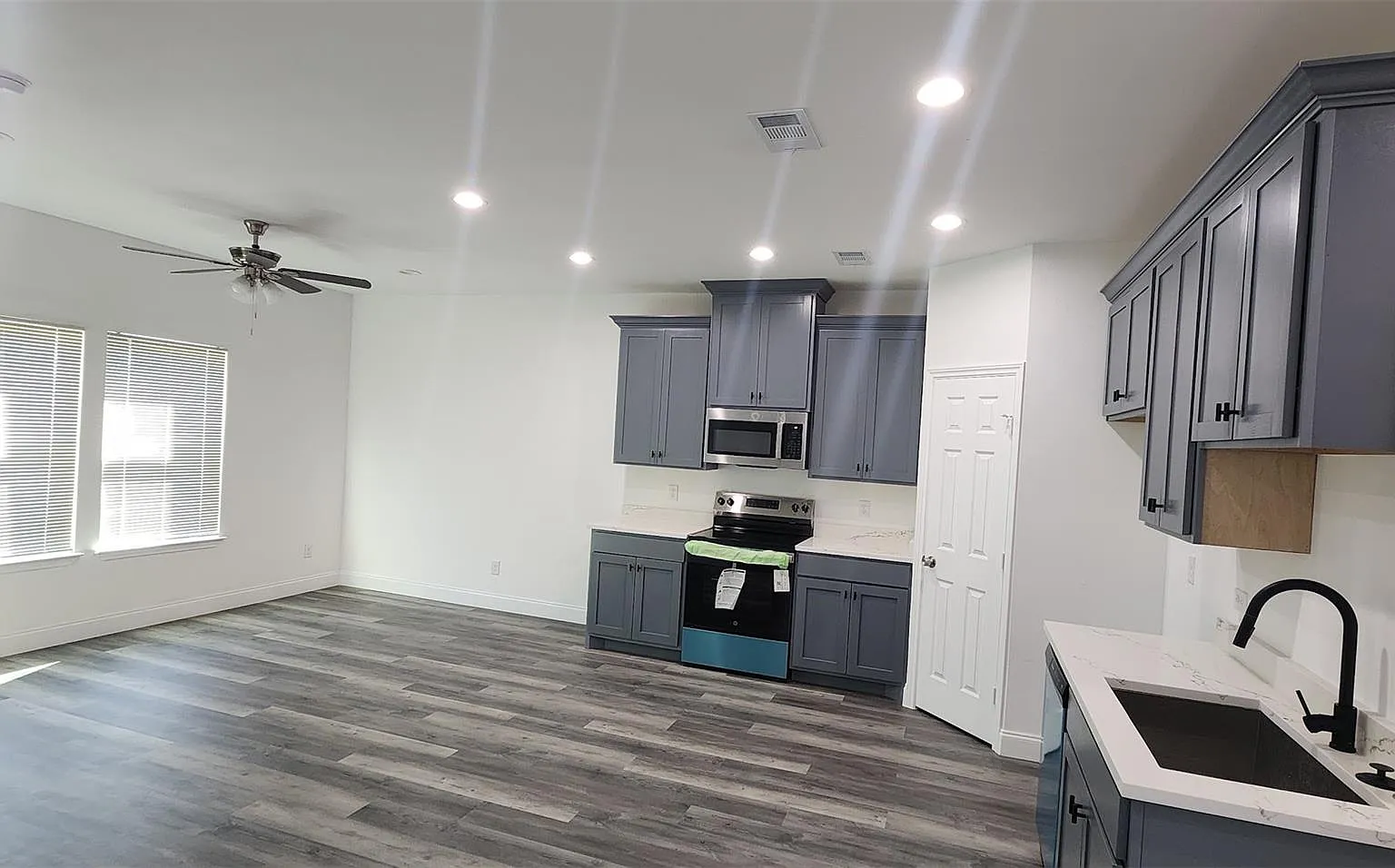 3 bed, 1305 sqft, $1,525 — Photo 3