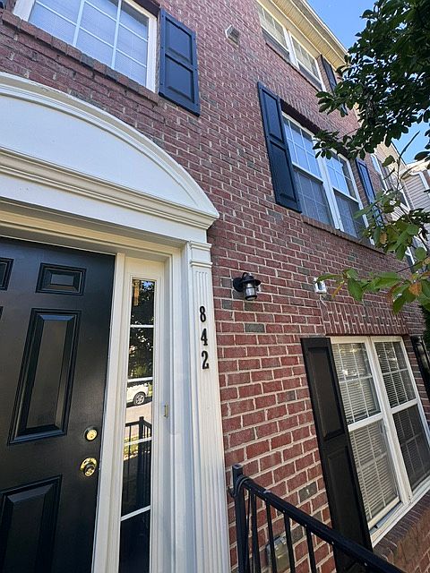 1st image of 842 Lowe Rd