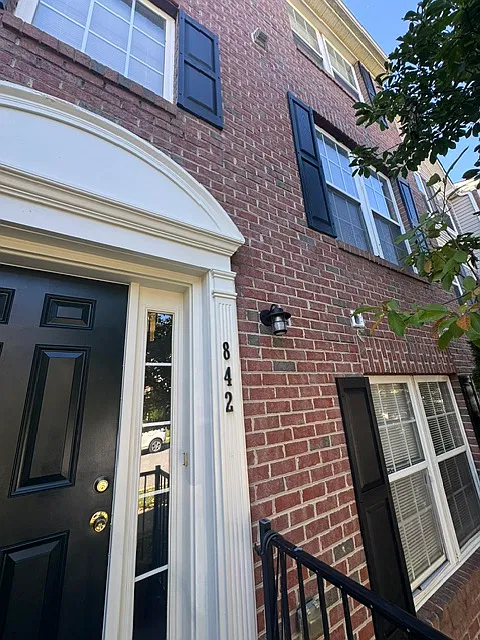 842 Lowe Rd