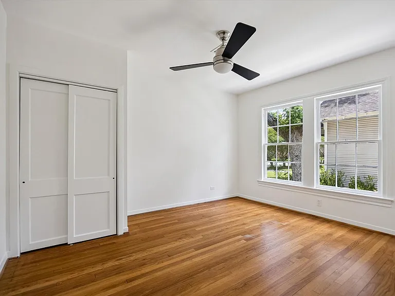 326 W 22nd St — Photo 19