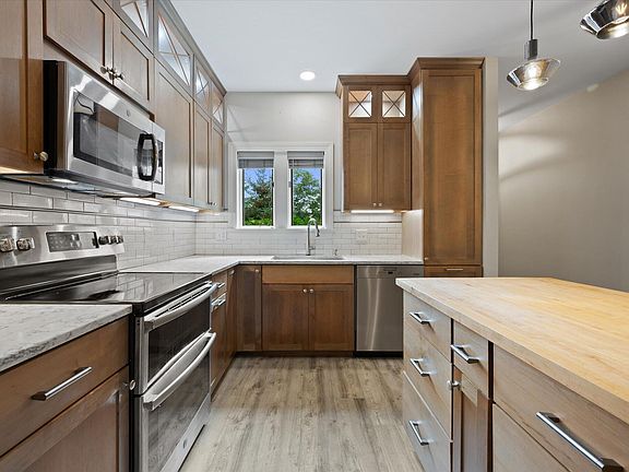 5th image of 14D Beckwith Court #14D